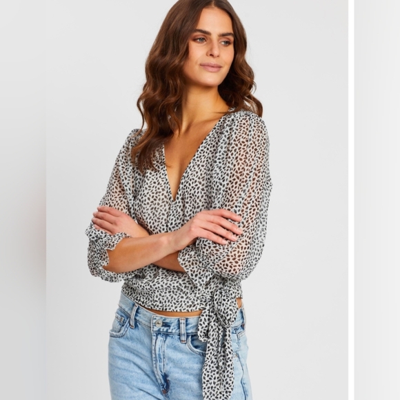 Abercrombie & Fitch Black and White Wrap Blouse - Picture 6 of 12